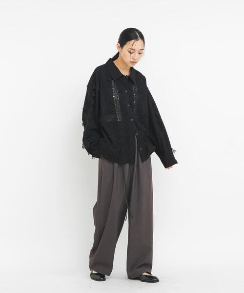 KBF（ケイビーエフ）の「ヴィンテージライクレースシャツ（シャツ/ブラウス・レディース・ダークブラウン/オフホワイト/ブラック・ONE）」の10枚目の写真