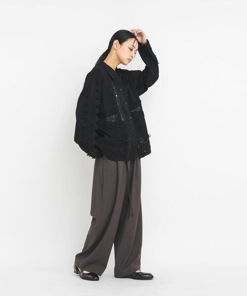 KBF（ケイビーエフ）の「ヴィンテージライクレースシャツ（シャツ/ブラウス・レディース・ダークブラウン/オフホワイト/ブラック・ONE）」の9枚目の写真