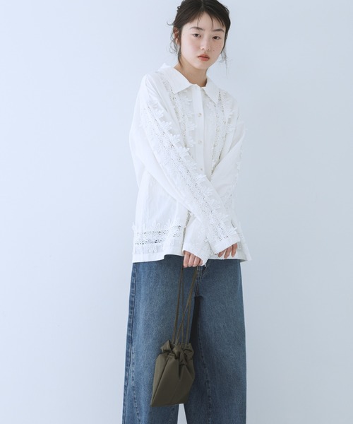 KBF(ケイビーエフ)の「ヴィンテージライクレースシャツ(シャツ/ブラウス・レディース・ダークブラウン/オフホワイト/ブラック・ONE)」の6枚目の写真