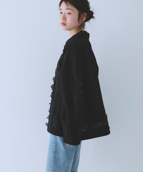 KBF(ケイビーエフ)の「ヴィンテージライクレースシャツ(シャツ/ブラウス・レディース・ダークブラウン/オフホワイト/ブラック・ONE)」の11枚目の写真