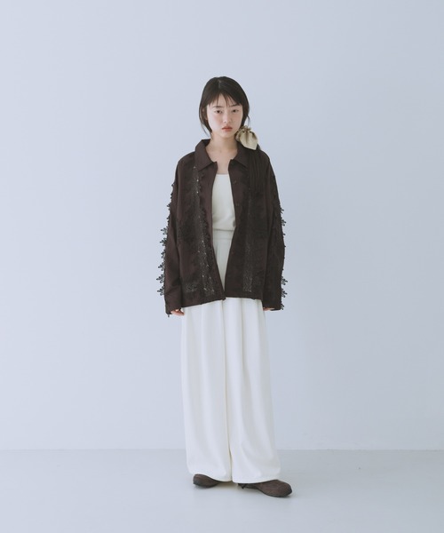 KBF(ケイビーエフ)の「ヴィンテージライクレースシャツ(シャツ/ブラウス・レディース・ダークブラウン/オフホワイト/ブラック・ONE)」の19枚目の写真