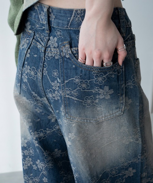 VACANCY（ヴァカンシー）の「ヴィンテージフラワー柄オーロラストーンデニム（デニムパンツ・レディース・ブルー・LARGE/MEDIUM/SMALL）」の16枚目の写真