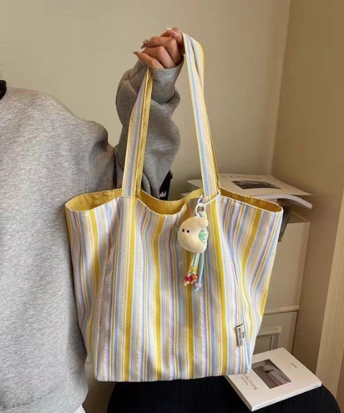 SHEPP(シープ)の「【リバーシブル】レタリングロゴ マルチストライプ キャンパストートバッグ(トートバッグ・レディース・ピンク/イエロー・F)」の13枚目の写真