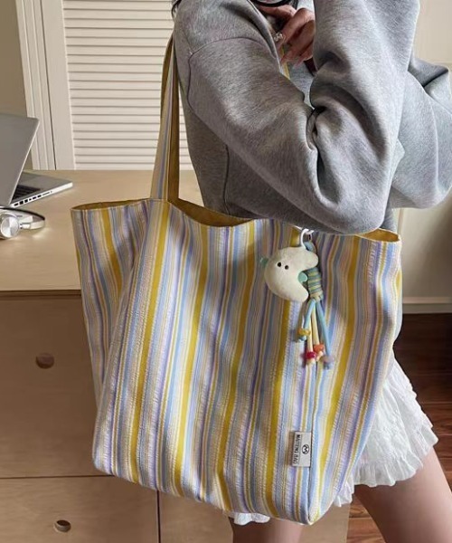 SHEPP(シープ)の「【リバーシブル】レタリングロゴ マルチストライプ キャンパストートバッグ(トートバッグ・レディース・ピンク/イエロー・F)」の9枚目の写真