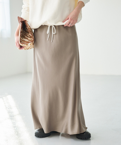 Spick & Span(スピックアンドスパン)の「ウォッシャブルキュプラ マキシスカート(スカート・レディース・チャコールグレー/モカ/ベージュ・36/38)」の2枚目の写真