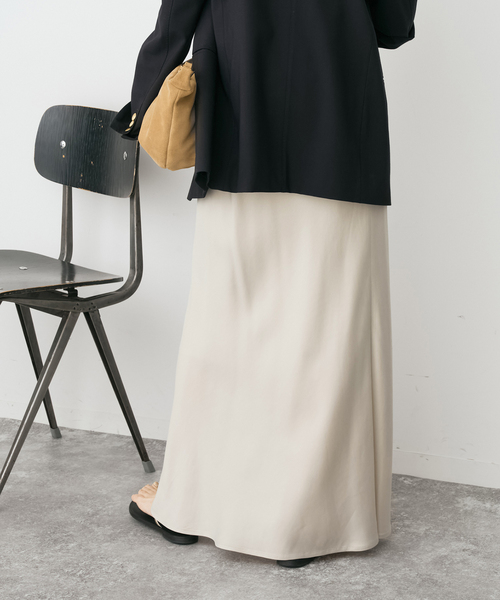 Spick & Span(スピックアンドスパン)の「ウォッシャブルキュプラ マキシスカート(スカート・レディース・チャコールグレー/モカ/ベージュ・36/38)」の8枚目の写真