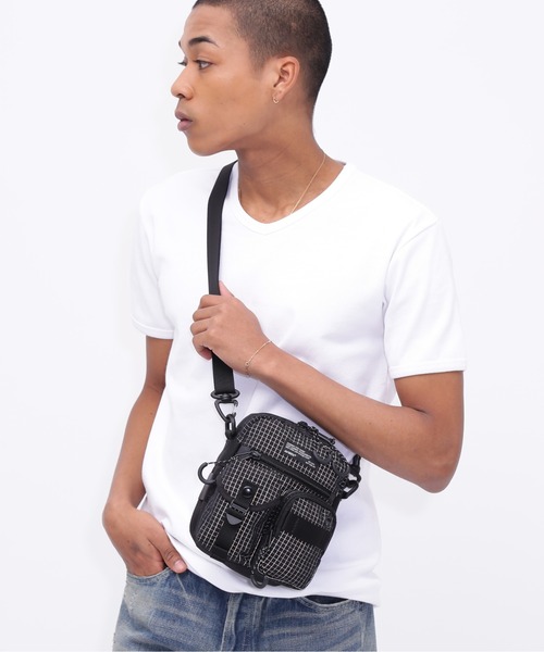 AVIREX(アヴィレックス)の「《直営店限定》REFLECTOR RIP MINI POCHETTE / リフレクター リップ ミニポシェット / AVIREX / アヴィレックス(ショルダーバッグ・メンズ・グリーン系カモフラージュ/ブラック・FREE)」の4枚目の写真