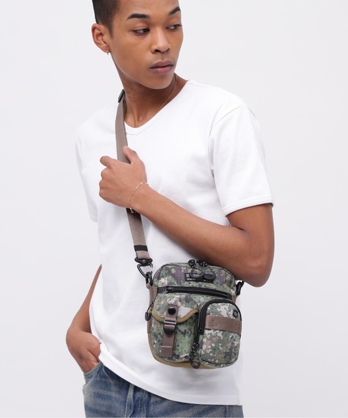 AVIREX(アヴィレックス)の「《直営店限定》REFLECTOR RIP MINI POCHETTE / リフレクター リップ ミニポシェット / AVIREX / アヴィレックス(ショルダーバッグ・メンズ・グリーン系カモフラージュ/ブラック・FREE)」の6枚目の写真