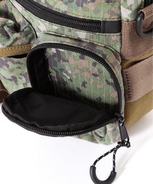 AVIREX(アヴィレックス)の「《直営店限定》REFLECTOR RIP MINI POCHETTE / リフレクター リップ ミニポシェット / AVIREX / アヴィレックス(ショルダーバッグ・メンズ・グリーン系カモフラージュ/ブラック・FREE)」の20枚目の写真
