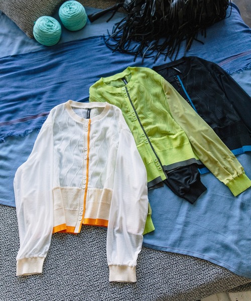 AULA AILA（アウラアイラ）の「シアードッキング３ボタンカーディガン（カーディガン/ボレロ・レディース・ライム/ブラック/アイボリー・0）」の4枚目の写真