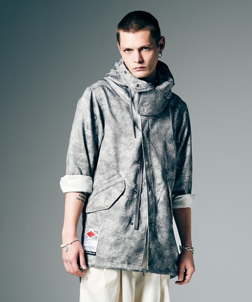 glamb（グラム）の「High Neck Shirt Mods Coat / ハイネックシャツモッズコート（モッズコート・メンズ・カーキ/グレー/ブルー・S/M/L）」の2枚目の写真