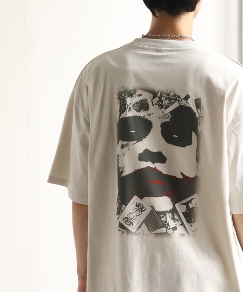 CORPUS　SELECT（コーパストーキョー）の「【シネマコレクション】アソートデザイン ユーズド風 クルーネック Tシャツ (ユニバーサル・ワーナー・ディズニー)（Tシャツ/カットソー・メンズ・ブラック系その他3/ブラック系2/ブラック系その他4/ブラック系1/ホワイト系その他3/ホワイト系その他/ホワイト系その他4/ホワイト系その他2/ホワイト系1/ブラック系その他6/ブラック系その他5・L/LL/M）」の3枚目の写真