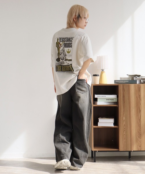 CORPUS　SELECT（コーパストーキョー）の「【シネマコレクション】アソートデザイン ユーズド風 クルーネック Tシャツ (ユニバーサル・ワーナー・ディズニー)（Tシャツ/カットソー・メンズ・ブラック系その他3/ブラック系2/ブラック系その他4/ブラック系1/ホワイト系その他3/ホワイト系その他/ホワイト系その他4/ホワイト系その他2/ホワイト系1/ブラック系その他6/ブラック系その他5・L/LL/M）」の20枚目の写真