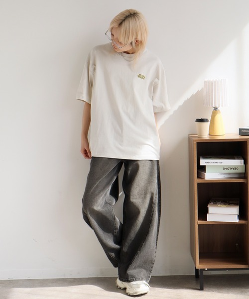 CORPUS　SELECT（コーパストーキョー）の「【シネマコレクション】アソートデザイン ユーズド風 クルーネック Tシャツ (ユニバーサル・ワーナー・ディズニー)（Tシャツ/カットソー・メンズ・ブラック系その他3/ブラック系2/ブラック系その他4/ブラック系1/ホワイト系その他3/ホワイト系その他/ホワイト系その他4/ホワイト系その他2/ホワイト系1/ブラック系その他6/ブラック系その他5・L/LL/M）」の21枚目の写真