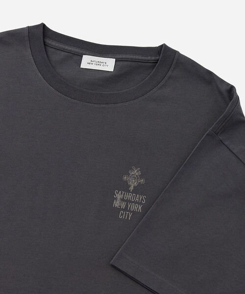 Saturdays NYC(サタデーズ ニューヨークシティ )の「NUTS ART WORKS × Saturdays NYC Tee(Tシャツ/カットソー・メンズ・ダークブラウン/ホワイト/スミクロ・M/L/XL)」の17枚目の写真