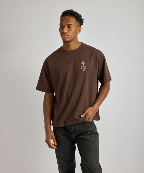 Saturdays NYC(サタデーズ ニューヨークシティ )の「NUTS ART WORKS × Saturdays NYC Tee(Tシャツ/カットソー・メンズ・ダークブラウン/ホワイト/スミクロ・M/L/XL)」の4枚目の写真