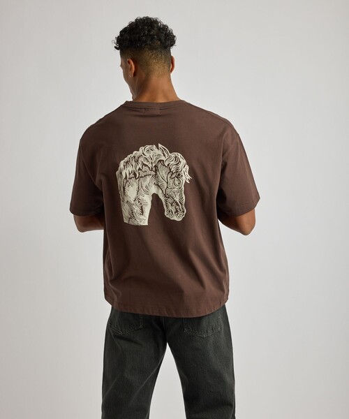 Saturdays NYC(サタデーズ ニューヨークシティ )の「NUTS ART WORKS × Saturdays NYC Tee(Tシャツ/カットソー・メンズ・ダークブラウン/ホワイト/スミクロ・M/L/XL)」の6枚目の写真