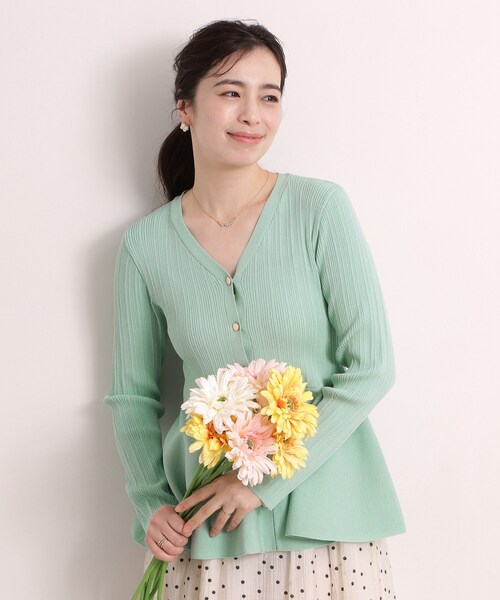 ITS'DEMO(イッツデモ)の「【手洗い可】前開きペプラムニット(ニット/セーター・レディース・アイボリー/グリーン系/ブラック・00)」の3枚目の写真