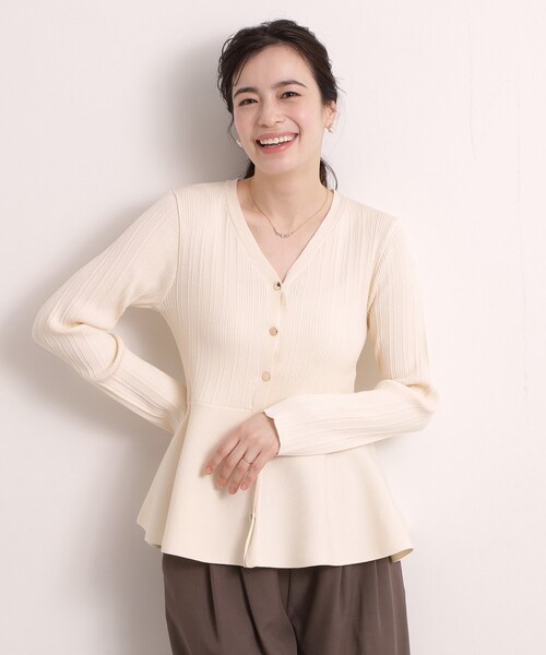 ITS'DEMO(イッツデモ)の「【手洗い可】前開きペプラムニット(ニット/セーター・レディース・アイボリー/グリーン系/ブラック・00)」の5枚目の写真