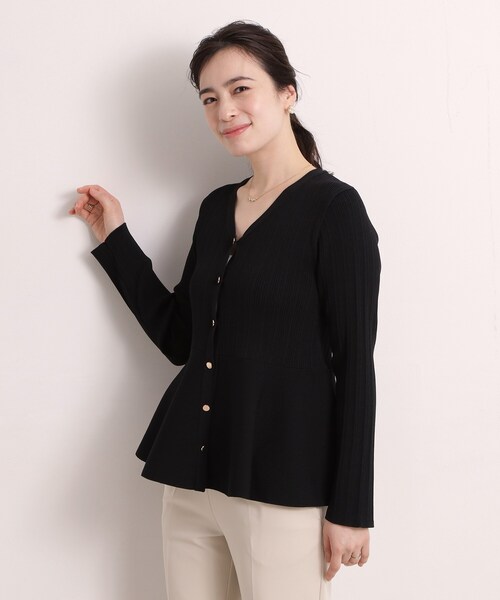 ITS'DEMO(イッツデモ)の「【手洗い可】前開きペプラムニット(ニット/セーター・レディース・アイボリー/グリーン系/ブラック・00)」の8枚目の写真