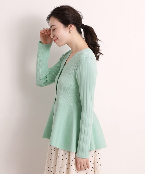 ITS'DEMO(イッツデモ)の「【手洗い可】前開きペプラムニット(ニット/セーター・レディース・アイボリー/グリーン系/ブラック・00)」の17枚目の写真