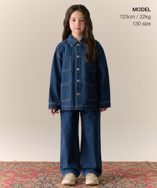 MUSINSA STANDARD KIDS（ムシンサスタンダードキッズ）の「ストライプデニムチョアジャケット＆ワイドデニムパンツセットアップ[ミディアムインディゴ]（セットアップ・レディース・その他・110/120/140/150/160/130）」の2枚目の写真