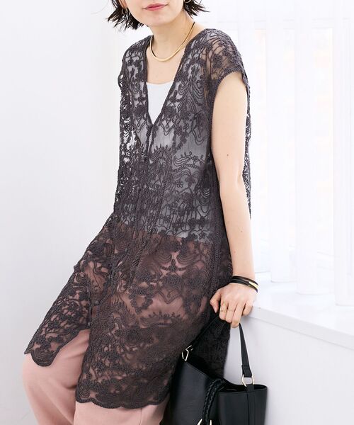 le.coeur blanc（ルクールブラン）の「TORRAZZO DONNAエンブロイダリーレースジレ（ベスト・レディース・チャコールグレー/ホワイト・38）」の2枚目の写真