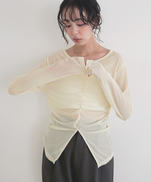 LIAN(リアン)の「シャーリングギャザーシアートップス(Tシャツ/カットソー・レディース・イエロー/ブラウン/ブラック/グレイッシュベージュ・FREE)」の14枚目の写真