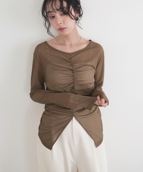 LIAN(リアン)の「シャーリングギャザーシアートップス(Tシャツ/カットソー・レディース・イエロー/ブラウン/ブラック/グレイッシュベージュ・FREE)」の7枚目の写真