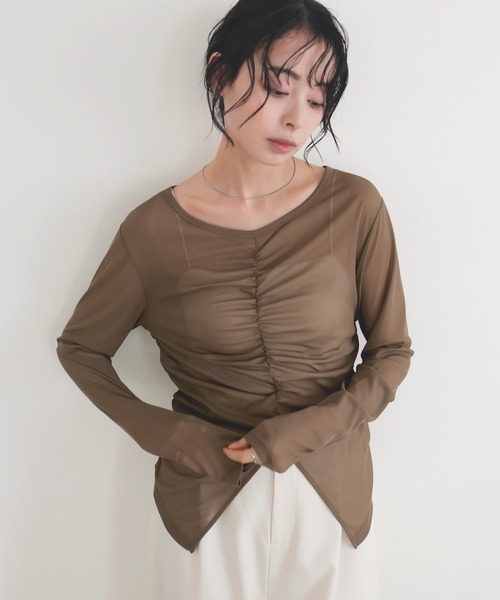 LIAN(リアン)の「シャーリングギャザーシアートップス(Tシャツ/カットソー・レディース・イエロー/ブラウン/ブラック/グレイッシュベージュ・FREE)」の10枚目の写真