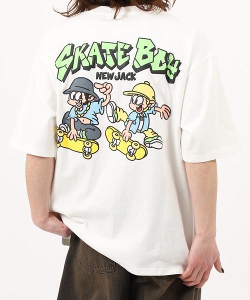 NEW JACK(ニュージャック)の「NEW JACK前身刺繍半袖プリントTシャツ(Tシャツ/カットソー・メンズ・ブラック系2/ブラック系1/ブラウン系2/ホワイト系1/ブラック/ブラウン/ホワイト/ホワイト系2/ブラウン系1・L/M)」の1枚目の写真