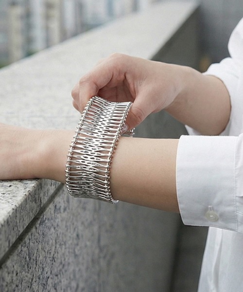 STYLE DELI（スタイルデリ）の「ハンドメイドテンションバングル（バングル/リストバンド・レディース・シルバー・FREE）」の3枚目の写真