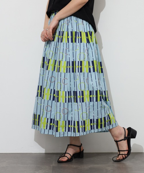 KILKI(キルキー)の「kilki ドットアンドストライププリントスカート(スカート・レディース・ブルー系その他/ベージュ系その他・ONESIZE)」の2枚目の写真