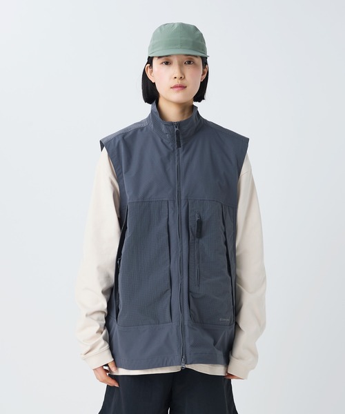 Snow Peak(スノーピーク)の「Snow Peak / Insect Shield Vest インセクトシールドベスト(ベスト・メンズ・グレイッシュベージュ/ブラウン/チャコール・S/M/L)」の2枚目の写真