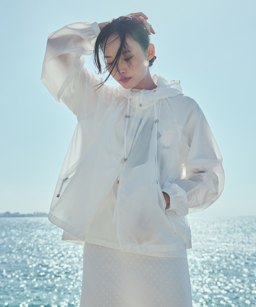 AFTERHOURS(アフターアワーズ)の「LIGHT SHIRRING WINDBREAKER (WHITE)(ナイロンジャケット・レディース・その他・FREE)」の2枚目の写真
