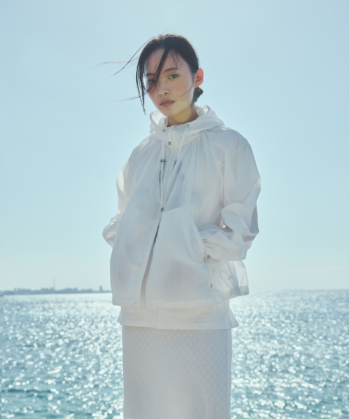AFTERHOURS(アフターアワーズ)の「LIGHT SHIRRING WINDBREAKER (WHITE)(ナイロンジャケット・レディース・その他・FREE)」の3枚目の写真