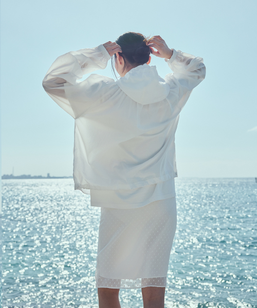 AFTERHOURS(アフターアワーズ)の「LIGHT SHIRRING WINDBREAKER (WHITE)(ナイロンジャケット・レディース・その他・FREE)」の4枚目の写真
