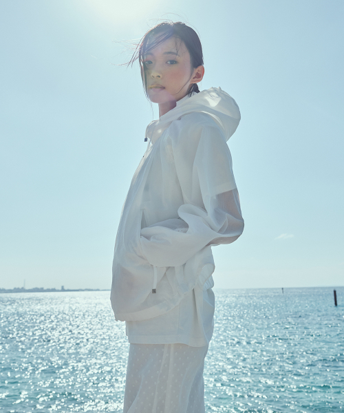 AFTERHOURS(アフターアワーズ)の「LIGHT SHIRRING WINDBREAKER (WHITE)(ナイロンジャケット・レディース・その他・FREE)」の5枚目の写真
