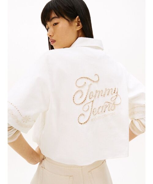 tommy jeans（トミー ジーンズ）の「ブローダリーリネンシャツ（シャツ/ブラウス・レディース・ホワイト・X-SMALL/SMALL/MEDIUM）」の3枚目の写真