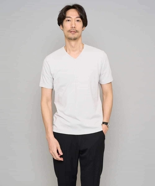 a.v.v（アーヴェヴェ）の「【イージーケア/洗濯機で洗える】キカジャカードＶネックスマートＴシャツ（Tシャツ/カットソー・メンズ・ホワイト/ライトグレー/ネイビー・46/50/48）」の2枚目の写真