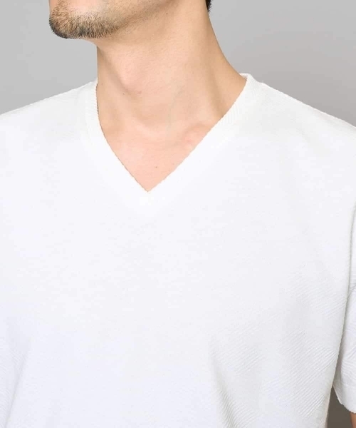 a.v.v（アーヴェヴェ）の「【イージーケア/洗濯機で洗える】キカジャカードＶネックスマートＴシャツ（Tシャツ/カットソー・メンズ・ホワイト/ライトグレー/ネイビー・46/50/48）」の5枚目の写真