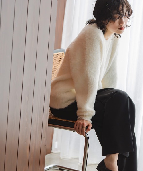 INOIE（イノイエ）の「[INOIE］シャギーVネックニットプルオーバー（ニット/セーター・レディース・アイボリー/イエロー・MEDIUM/SMALL）」の3枚目の写真