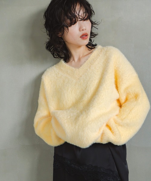 INOIE（イノイエ）の「[INOIE］シャギーVネックニットプルオーバー（ニット/セーター・レディース・アイボリー/イエロー・MEDIUM/SMALL）」の8枚目の写真