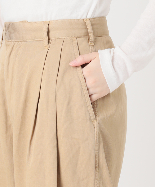 IENA（イエナ）の「BLACK ワイドチノパンツ（チノパンツ・レディース・ベージュ・40/38/36/34）」の9枚目の写真