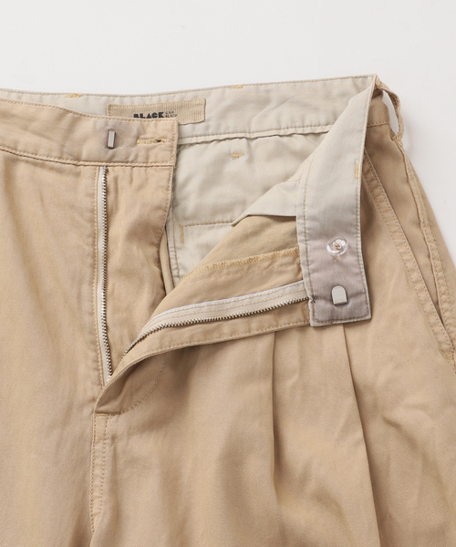 IENA（イエナ）の「BLACK ワイドチノパンツ（チノパンツ・レディース・ベージュ・40/38/36/34）」の11枚目の写真