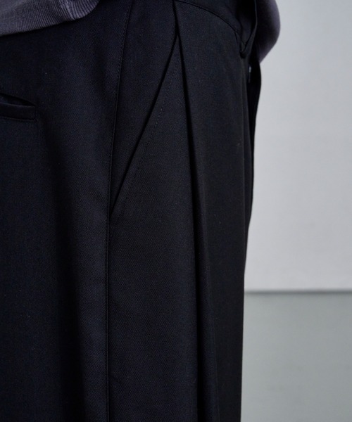 THE CLE(ザクレ)の「DEEP TUCK SLACKS / ディープタックスラックス(スラックス・メンズ・グレー/ブラック・LARGE/MEDIUM/SMALL)」の4枚目の写真