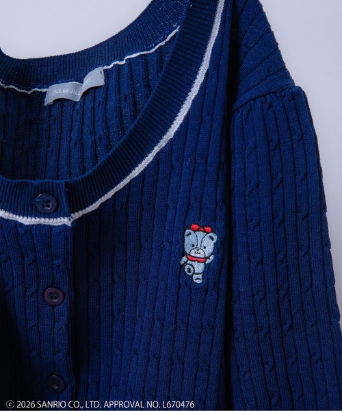 JILL by JILL STUART(ジルバイジルスチュアート)の「<タイニーチャムコラボ>ミニケーブルカーデトップス(ニット/セーター・レディース・ネイビー/グレー/レッド/ピンク/ホワイト/グリーン・FREE)」の4枚目の写真