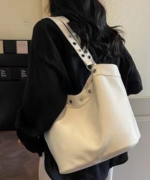HALEY PESCA/サークルスタッズ付フェイクレザーショルダーバッグ【大容量】
