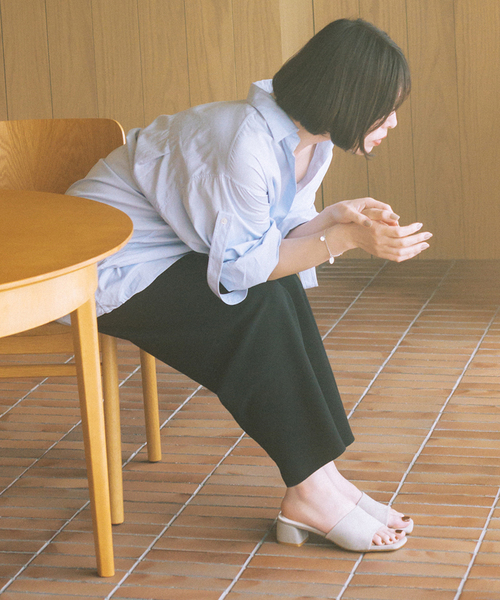 LE TALON(ルタロン)の「MIRAI MATSUDA×LE TALON 4cmスクエアスエードミュール(サンダル・レディース・ベージュ系その他/ブラウン/ライトグレー・X-LARGE/LARGE/MEDIUM/SMALL)」の2枚目の写真
