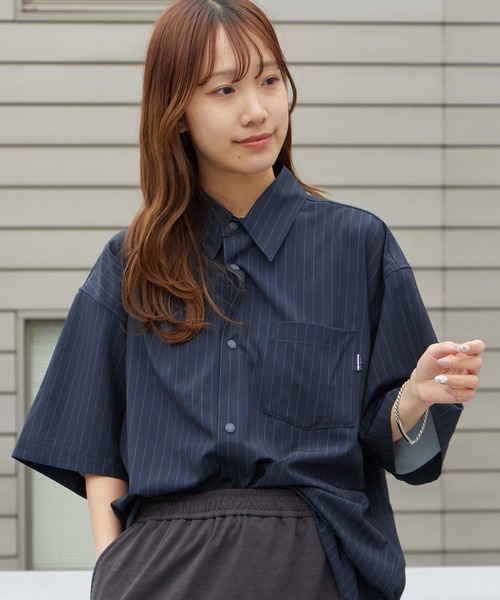THOUSAND MILE(サウザンドマイル)の「THOUSAND MILE/サウザンドマイル SHORT SLEEVE SHIRT 2026年春夏春服 夏服(シャツ/ブラウス・メンズ・ネイビー/チャコール・M/L/XL)」の2枚目の写真